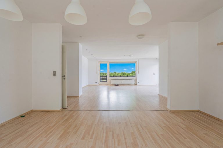 Immobilienangebot - Eltmann - Alle - Ein Ort für Visionen - Gebäudeensemble in traumhafter Lage unterhalb der Wallburg