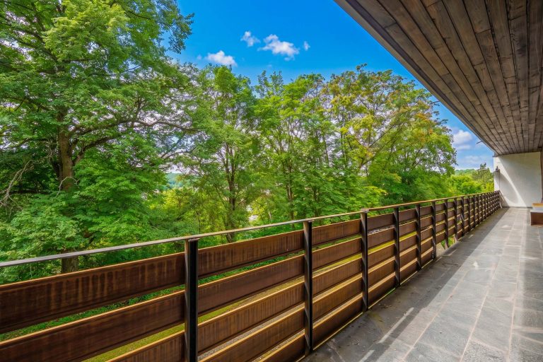 Immobilienangebot - Eltmann - Alle - Ein Ort für Visionen - Gebäudeensemble in traumhafter Lage unterhalb der Wallburg