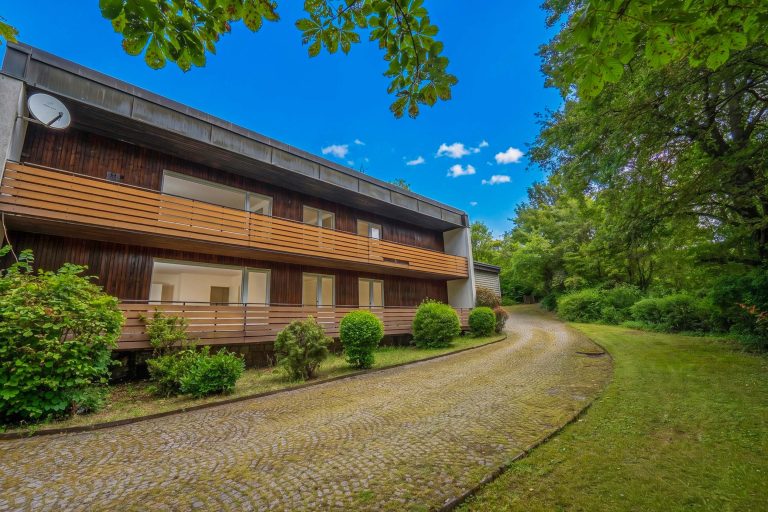 Immobilienangebot - Eltmann - Alle - Ein Ort für Visionen - Gebäudeensemble in traumhafter Lage unterhalb der Wallburg