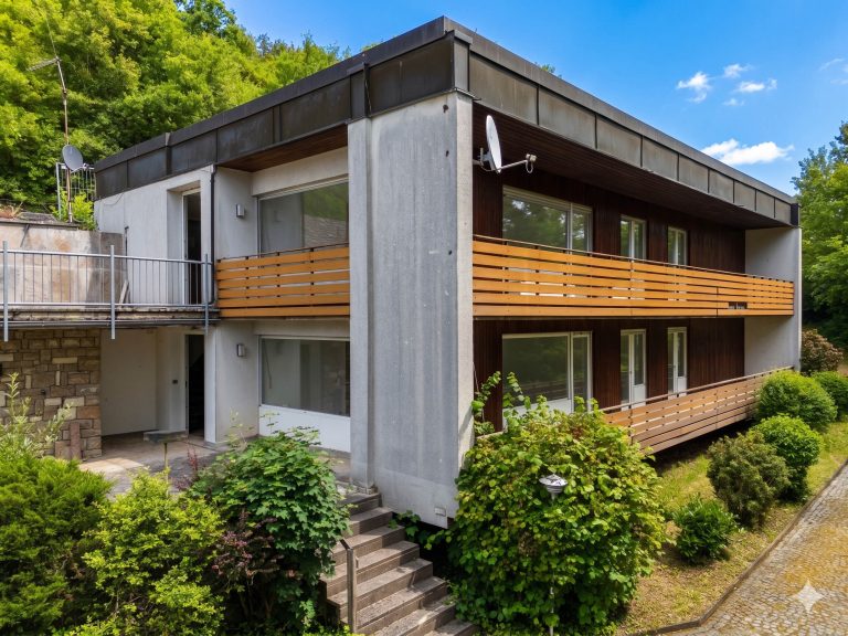 Immobilienangebot - Eltmann - Alle - Ein Ort für Visionen - Gebäudeensemble in traumhafter Lage unterhalb der Wallburg