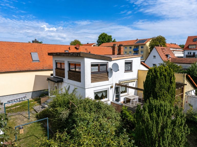 Immobilienangebot - Bamberg - Alle - Sanierungsbedürftige Doppelhaushälfte mit Garten in Bamberg-Gartenstadt - sofort bezugsfertig