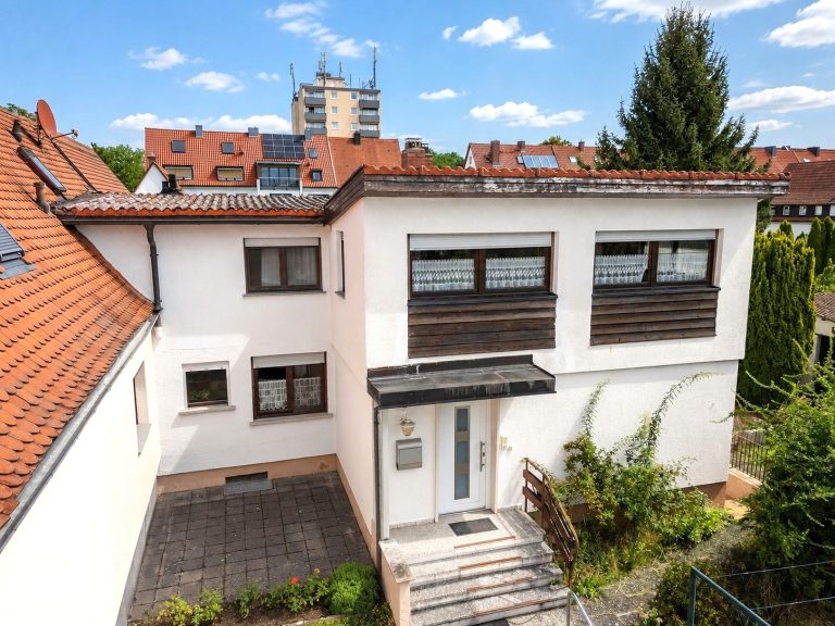 Immobilienangebot - Bamberg - Alle - Sanierungsbedürftige Doppelhaushälfte mit Garten in Bamberg-Gartenstadt - sofort bezugsfertig