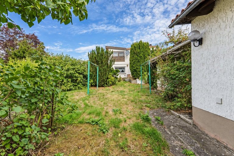Immobilienangebot - Bamberg - Alle - Sanierungsbedürftige Doppelhaushälfte mit Garten in Bamberg-Gartenstadt - sofort bezugsfertig