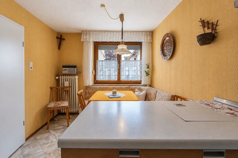 Immobilienangebot - Bamberg - Alle - Sanierungsbedürftige Doppelhaushälfte mit Garten in Bamberg-Gartenstadt - sofort bezugsfertig