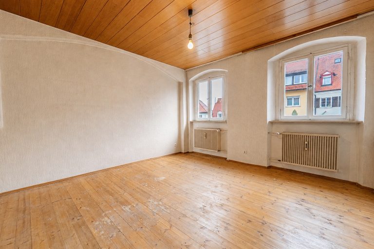 Immobilienangebot - Bamberg - Alle - Denkmalgeschütztes Reihenhaus am Kaulberg – sanierungsbedürftig und voller Gestaltungspotenzial