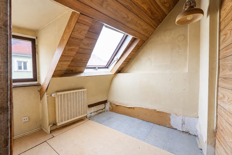 Immobilienangebot - Bamberg - Alle - Denkmalgeschütztes Reihenhaus am Kaulberg – sanierungsbedürftig und voller Gestaltungspotenzial