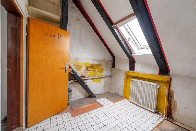 Immobilienangebot - Bamberg - Alle - Denkmalgeschütztes Reihenhaus am Kaulberg – sanierungsbedürftig und voller Gestaltungspotenzial