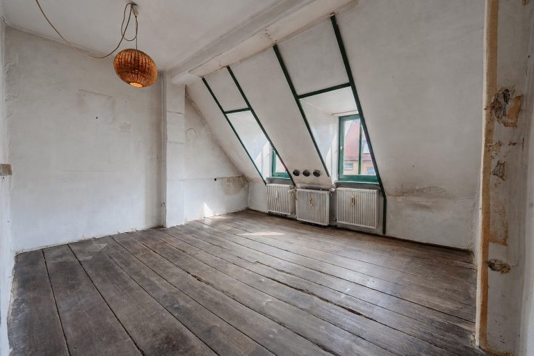 Immobilienangebot - Bamberg - Alle - Denkmalgeschütztes Reihenhaus am Kaulberg – sanierungsbedürftig und voller Gestaltungspotenzial