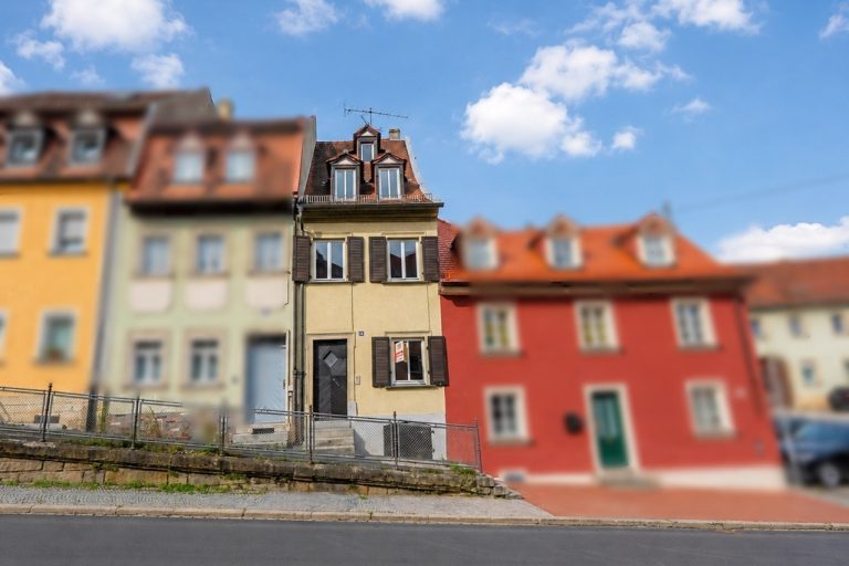 Immobilienangebot - Bamberg - Alle - Denkmalgeschütztes Reihenhaus am Kaulberg – sanierungsbedürftig und voller Gestaltungspotenzial