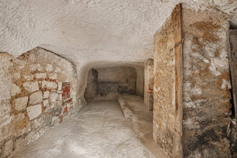 Immobilienangebot - Bamberg - Alle - Denkmalgeschütztes Reihenhaus am Kaulberg – sanierungsbedürftig und voller Gestaltungspotenzial