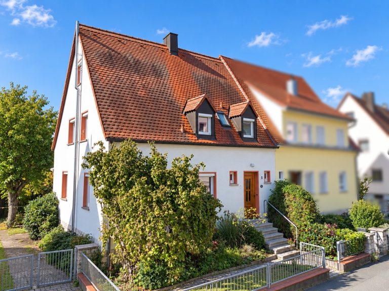Immobilienangebot - Memmelsdorf - Alle - Doppelhaushälfte mit idyllischem Garten in Memmelsdorf