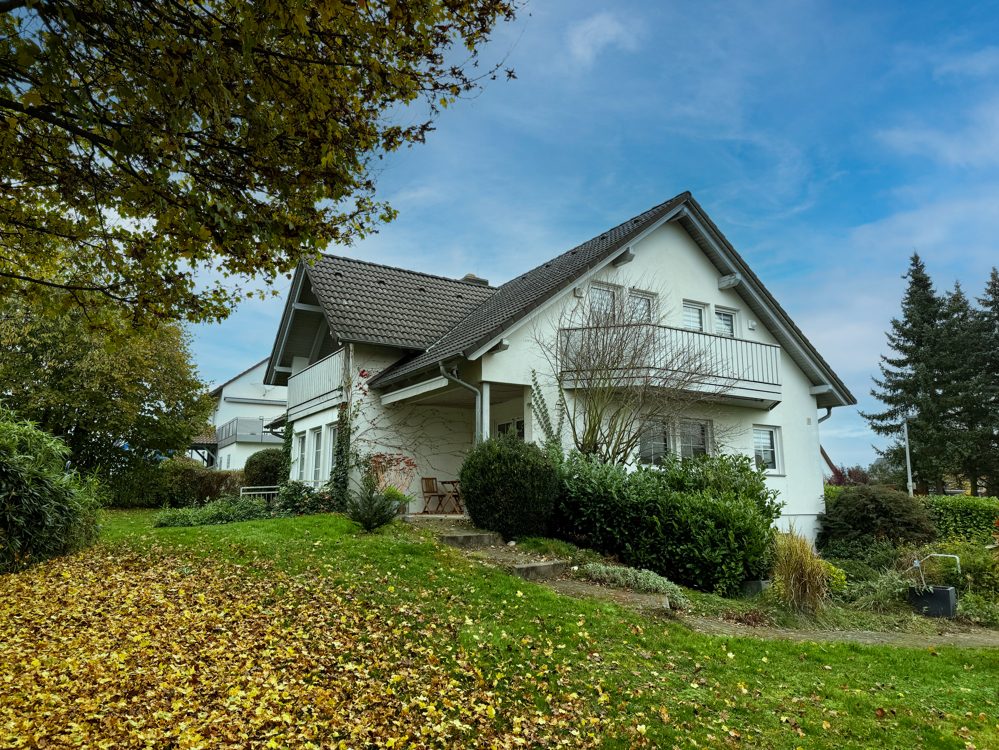 Immobilienangebot - Ahorn - Alle - Interessant für Hundebesitzer: Attraktives Einfamilienhaus mit EBK und tollem Garten in Ahorn