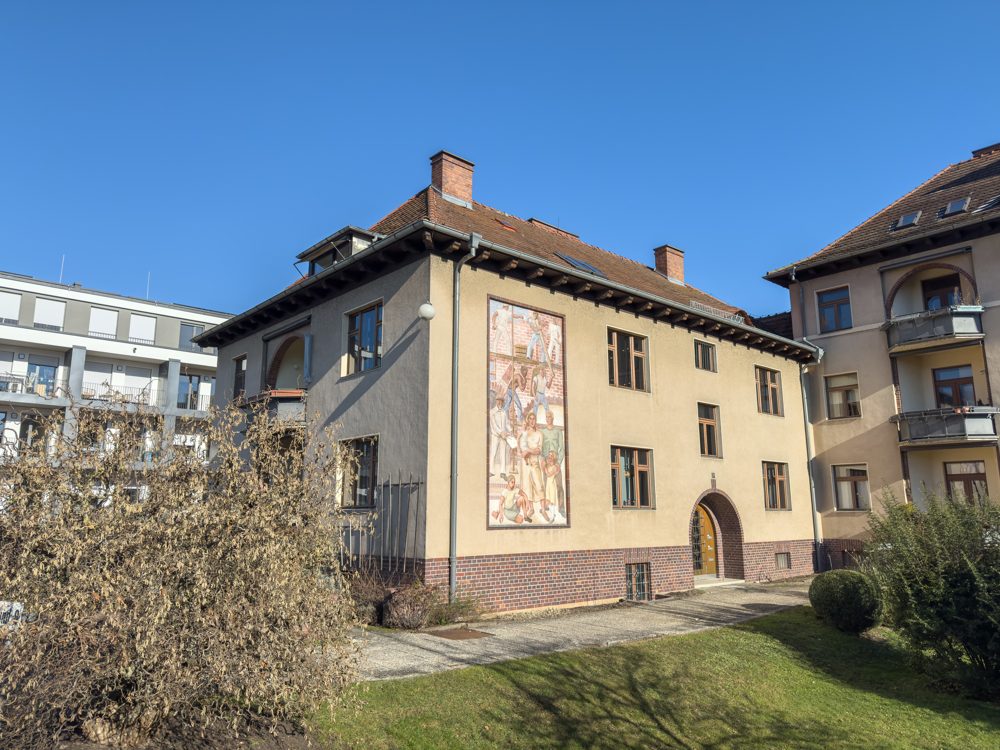 Immobilienangebot - Coburg - Alle - Großzügige 5,5-Zimmer-Wohnung mit Einbauküche, 2 Balkonen, Vesteblick und Stellplatz in Top-Lage