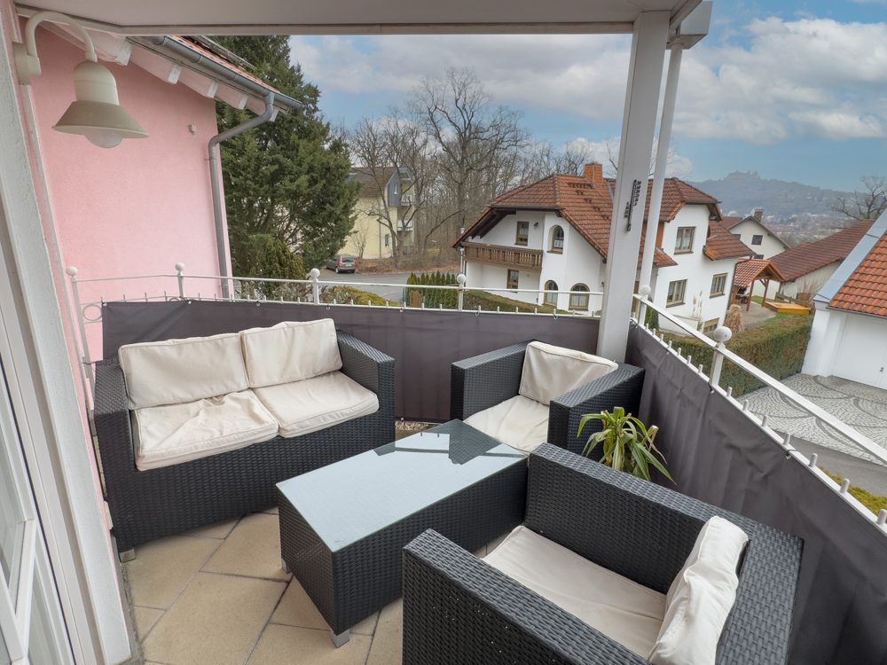 Immobilienangebot - Coburg - Alle - Stilvolle 2,5-Zimmer-Wohnung mit Balkon, Kaminofen und moderner Einbauküche in Coburg