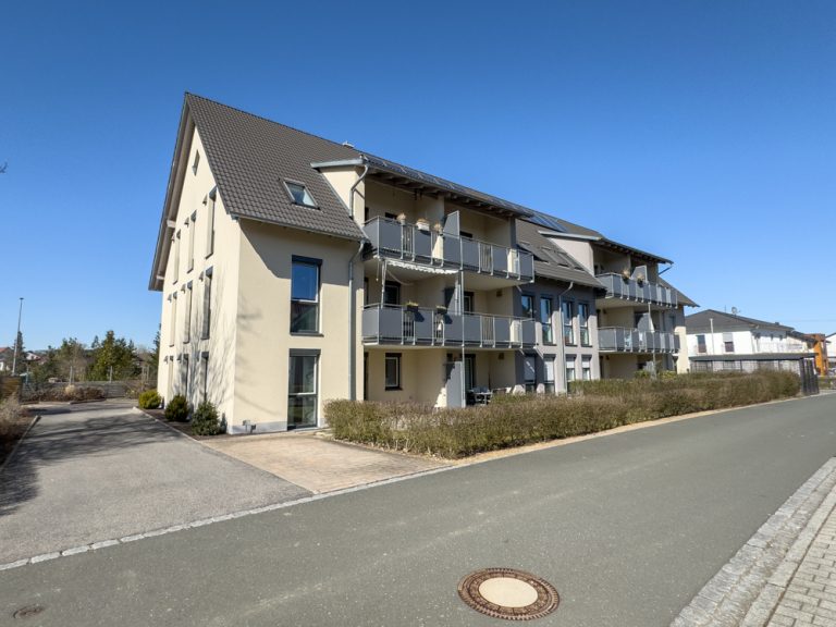 Immobilienangebot - Ebensfeld - Alle - Barrierefreie 3-Zimmer-Wohnung mit Terrasse, Gartenanteil und guter Anbindung in Ebensfeld