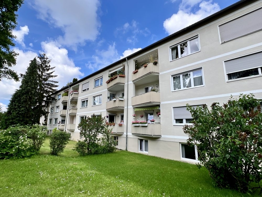Immobilienangebot - Bamberg - Alle - Bereit zur Renovierung! Leerstehende 3-Zimmer Wohnung mit Balkon in zentraler Lager von Bamberg