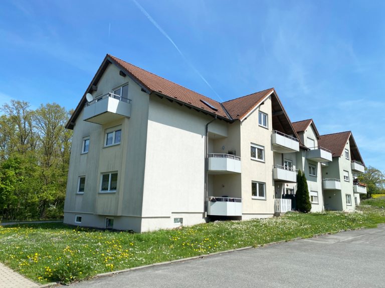 Immobilienangebot - Großheirath / Rossach - Alle - Helle 1,5-Zimmer-Wohnung mit Balkon und Stellplatz in Großheirath/Rossach