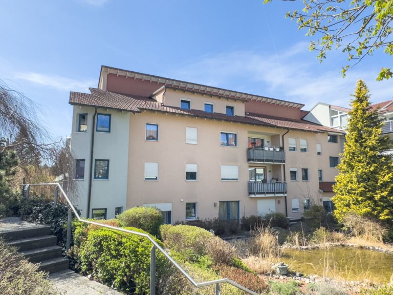 Immobilienangebot - Coburg - Alle - Helle 4-Zimmer-Wohnung mit Dachterrasse, Balkon, Einbauküche und Stellplatz in gepflegter Anlage