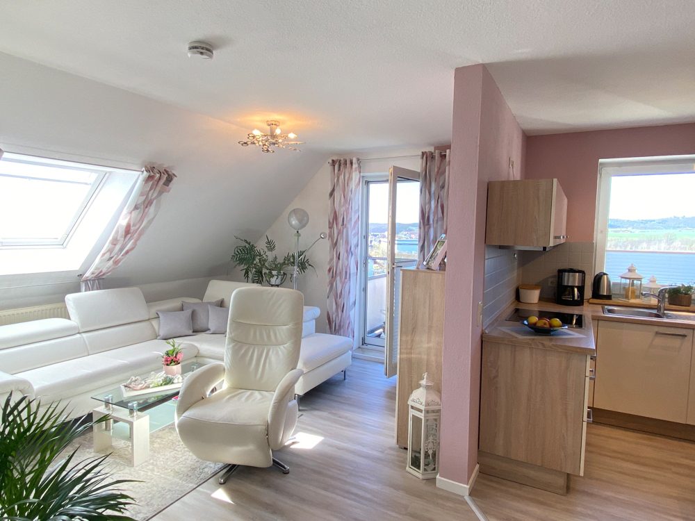 Immobilienangebot - Untersiemau - Alle - Hübsche Dachgeschosswohnung mit zwei Balkonen und TG-Stellplatz in Untersiemau