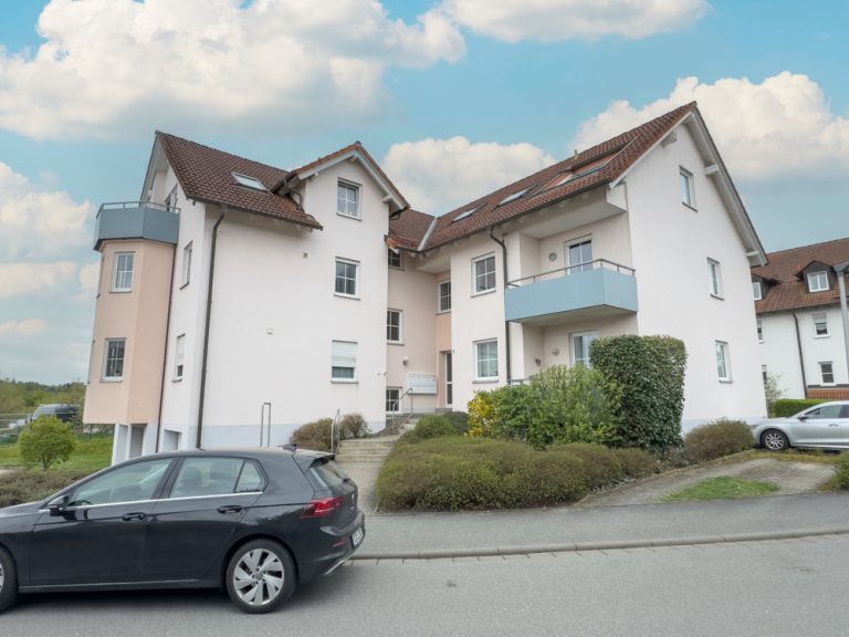 Immobilienangebot - Coburg - Alle - Charmante 2-Zimmer-Wohnung mit Balkon und Stellplatz in gepflegter Wohnanlage