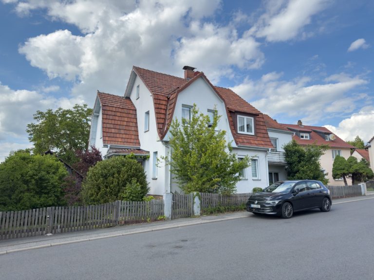 Immobilienangebot - Coburg / Scheuerfeld - Alle - Schöne 2,5-Zimmer-Wohnung mit Balkon, Stellplatz und Keller in Scheuerfeld