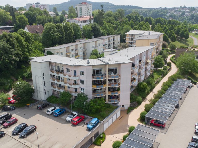 Immobilienangebot - Coburg - Alle - Barrierefreie 2-Zimmer-Wohnung mit Einbauküche, Balkon, Aufzug und KFZ-Stellplatz