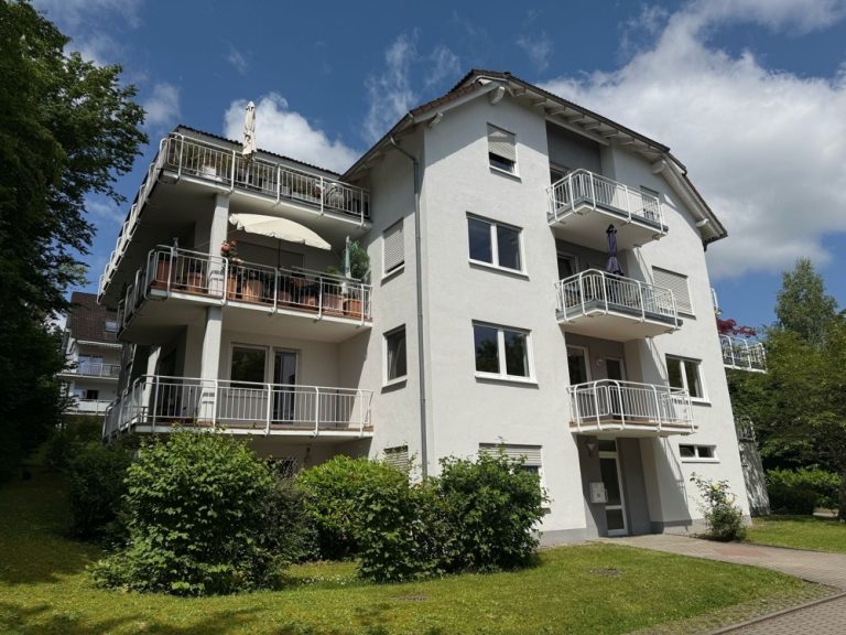 Immobilienangebot - Coburg - Alle - Ruhige 3-Zimmer-Wohnung mit neuer Einbauküche, Balkon und Stellplatz in Coburg