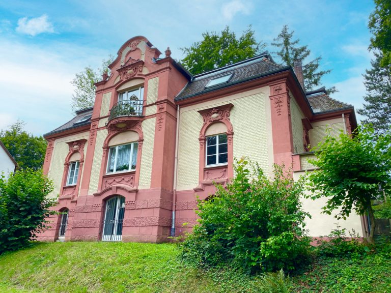 Immobilienangebot - Coburg - Alle - Altbaucharme und Vesteblick - Tolle 2,5-Zimmer-Wohnung in begehrter Wohnlage von Coburg