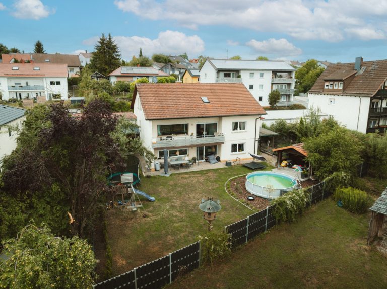 Immobilienangebot - Weitramsdorf - Alle - Modernisiertes Einfamilienhaus mit schönem Garten und neuwertiger Einbauküche in Weidach