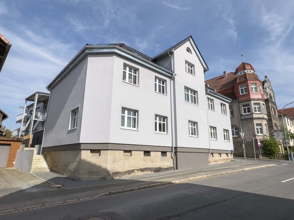 Immobilienangebot - Sonnefeld - Alle - Moderne 2-Zimmer-Wohnung mit Stellplatz in zentraler Lage von Sonnefeld