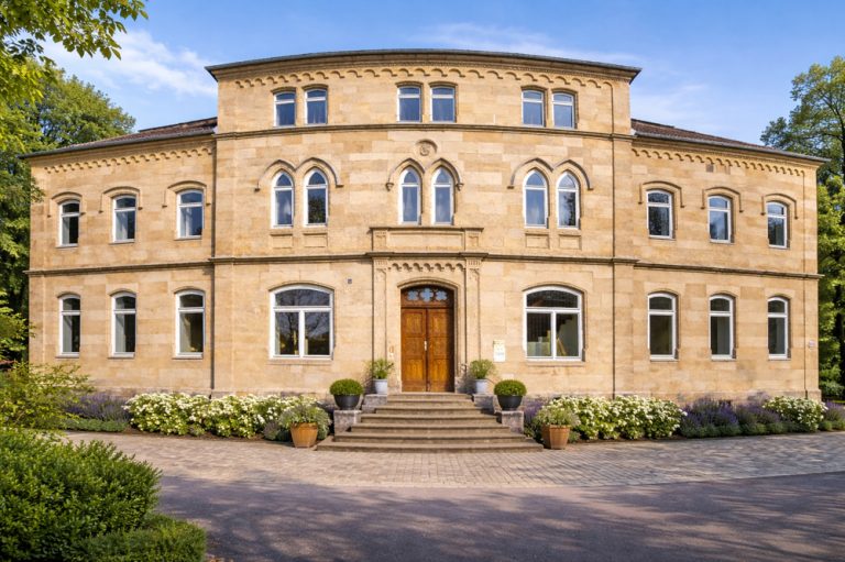 Immobilienangebot - Coburg - Alle - Exklusive 3-Zimmer-Wohnung mit historischem Charme in innenstadtnaher Lage von Coburg