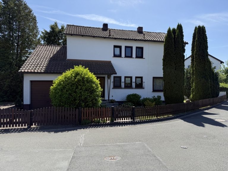 Immobilienangebot - Michelau in Oberfranken - Alle - Ideal für Familien - Einfamilienhaus mit Potential und schönem Garten in ruhiger Lage von Michelau