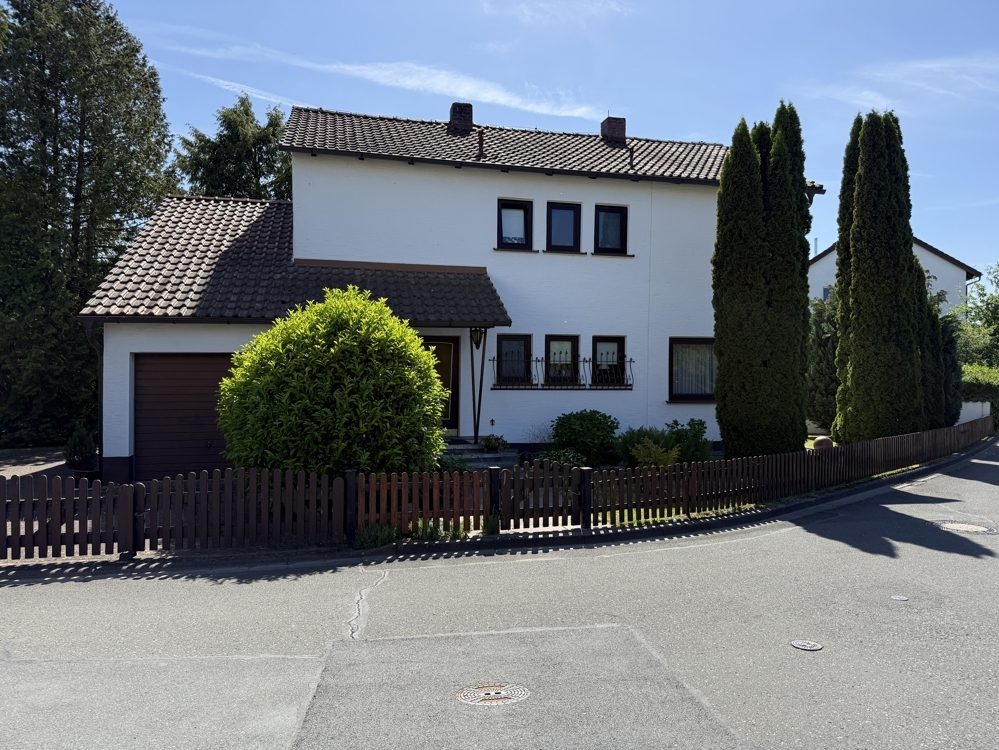 Immobilienangebot - Michelau in Oberfranken - Alle - Ideal für Familien - Einfamilienhaus mit Potential und schönem Garten in ruhiger Lage von Michelau