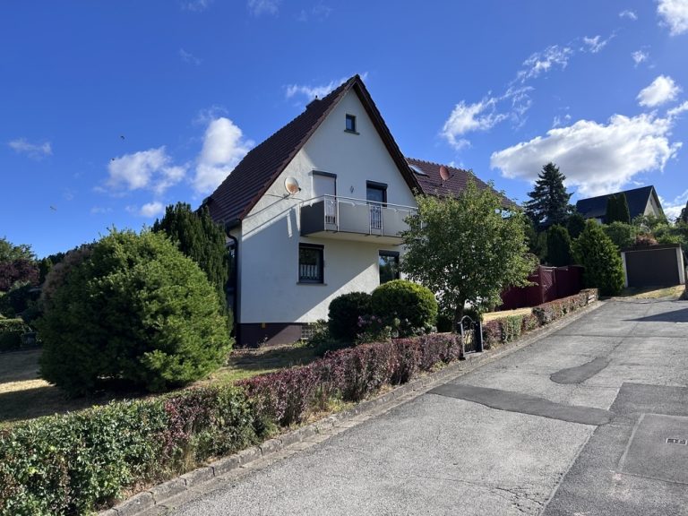 Immobilienangebot - Sonnefeld - Alle - Viel Platz für die ganze Familie – Freistehendes Einfamilienhaus in ruhiger Lage von Sonnefeld