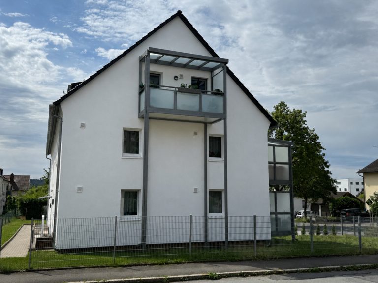 Immobilienangebot - Rödental - Alle - Schöne 3-Zimmer-Wohnung mit Einbauküche und großem Balkon