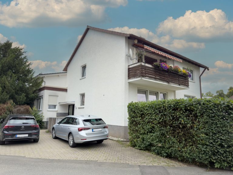 Immobilienangebot - Coburg - Alle - Mehrfamilienhaus in attraktiver Lage – 3 Wohneinheiten mit Garagen und Stellplätzen