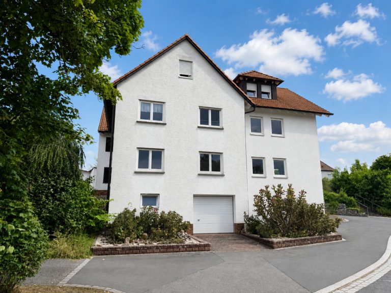 Immobilienangebot - Seßlach / Dietersdorf - Alle - Schickes 3-Familienhaus mit Garagen OT Seßlach