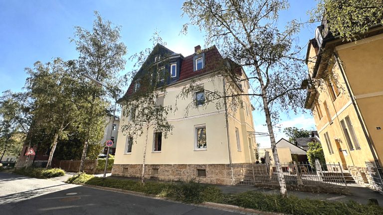 Immobilienangebot - Coburg - Alle - Top Kapitalanlage! Mehrfamilienhaus mit 3 Wohnungen und Garagen in zentraler Lage von Coburg