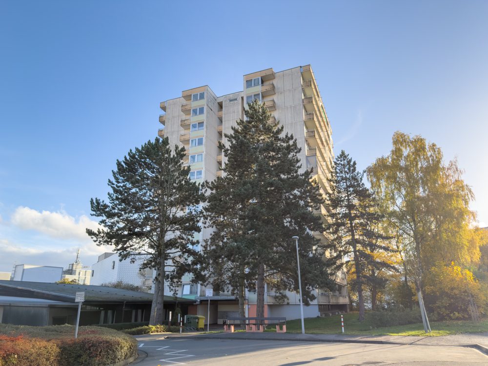 Immobilienangebot - Coburg - Alle - Großzügige 3-Zimmer-Wohnung mit 3 Balkonen, moderner Einbauküche und TG-Stellplatz
