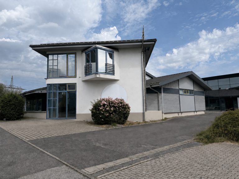 Immobilienangebot - Dörfles-Esbach - Alle - Büro- und Lagerfläche mit Rampe – ideal für Handwerk & Einzelhandel