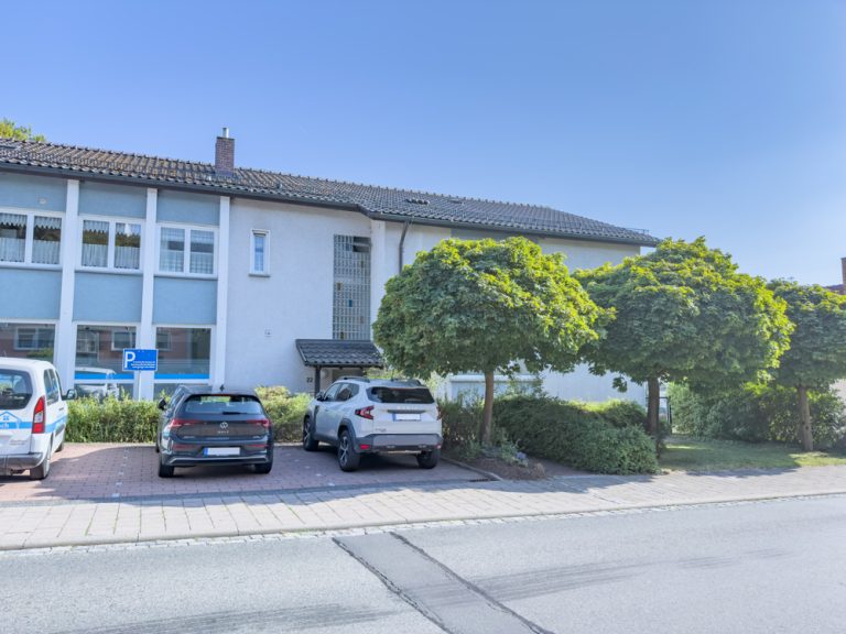 Immobilienangebot - Weitramsdorf - Alle - Modern sanierte 3-Zimmer-Wohnung im Hochparterre mit moderner Einbauküche