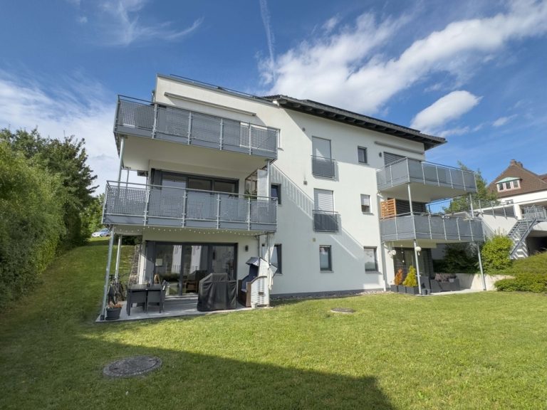 Immobilienangebot - Coburg - Alle - Moderne 2-Zimmer-Wohnung mit Terrasse, Einbauküche und Carport-Stellplatz