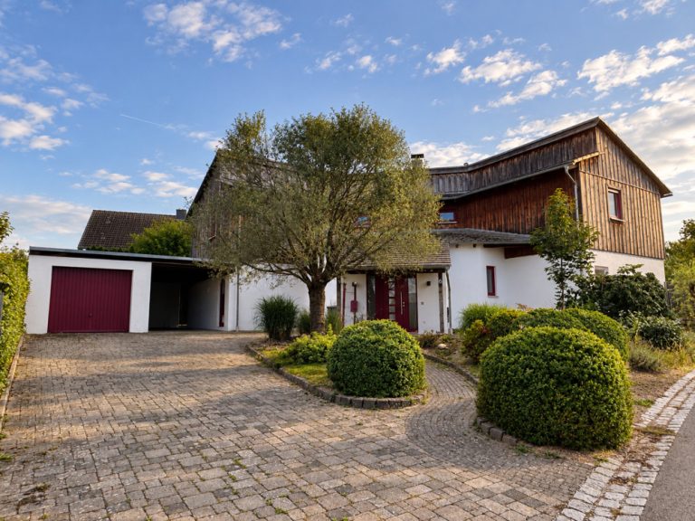 Immobilienangebot - Großheirath - Alle - Ein Familienparadies im südlichen Landkreis!
Großzügiges Einfamilienhaus in Großheirath