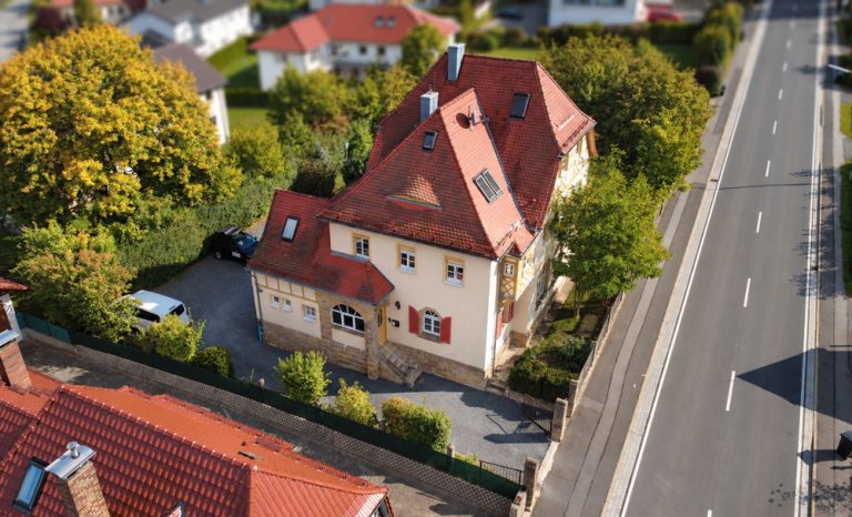Immobilienangebot - Weitramsdorf / Tambach - Alle - Vermietete Jugendstilvilla für Kapitalanleger