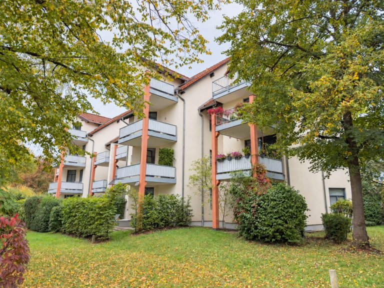 Immobilienangebot - Coburg - Alle - Ideal für Kapitalanleger & Eigennutzer: Gepflegtes Dachgeschoss-Apartment mit Balkon & TG-Stellplatz