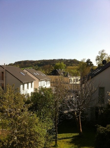 Immobilienangebot - Aachen - Alle - Einfamilienhaus mit Garten und Garage in Laurensberg