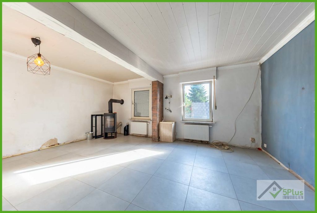 Immobilienangebot - Linnich / Welz - Alle - ++ 5PLUS + HANDWERKER AUFGEPASST + SANIERUNGSBEDÜRFTIGES REIHENHAUS IN LINNICH-WELZ ++
