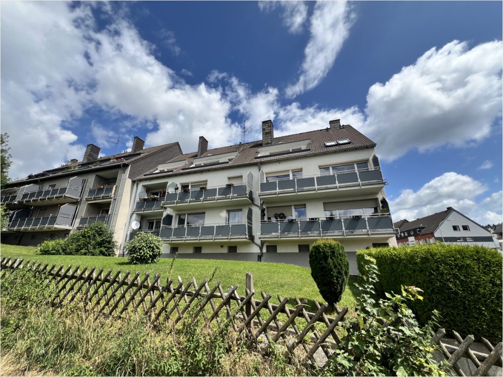 Immobilienangebot - Stolberg (Rheinland) - Alle - Mehrfamilienhaus mit Garagen und Stellplätzen in Stolberg-Büsbach