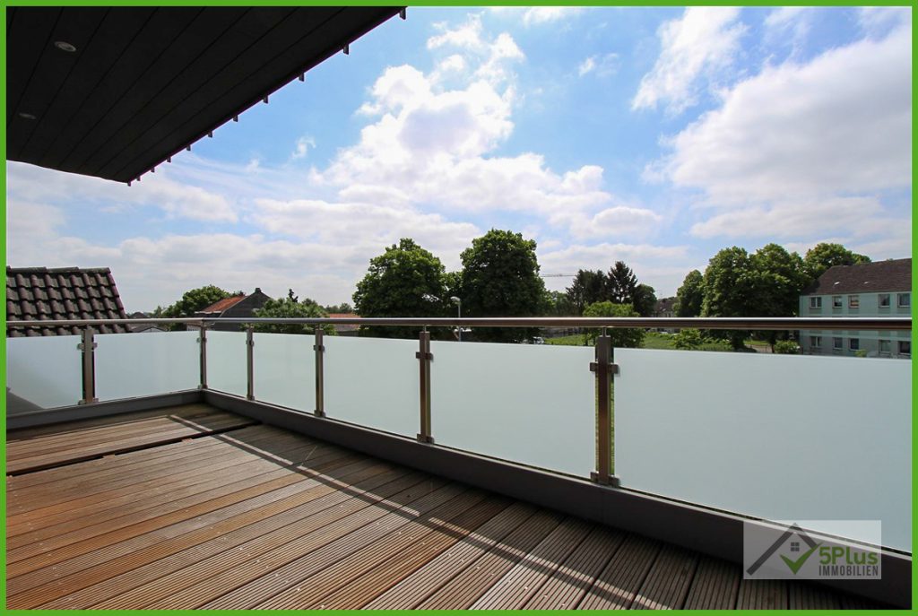 Immobilienangebot - Geilenkirchen - Alle - + 5PLUS + GEILENKIRCHEN + BARRIEREARME 3-ZIMMER PENTHOUSEWOHNUNG MIT EBK UND PKW-STELLPLATZ +