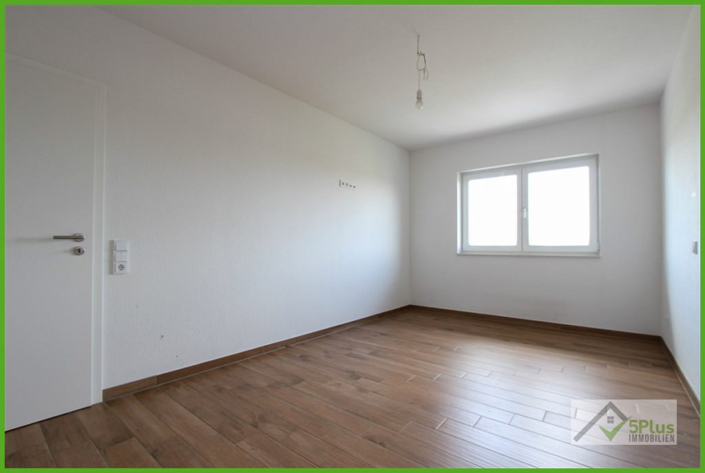 Immobilienangebot - Geilenkirchen - Alle - + 5PLUS + GEILENKIRCHEN + BARRIEREARME 3-ZIMMER PENTHOUSEWOHNUNG MIT EBK UND PKW-STELLPLATZ +